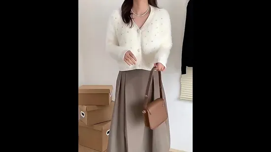 High Quality Long Sleeved Oversized Women′s Knitted Sweater Winter Christmas Pullover V
