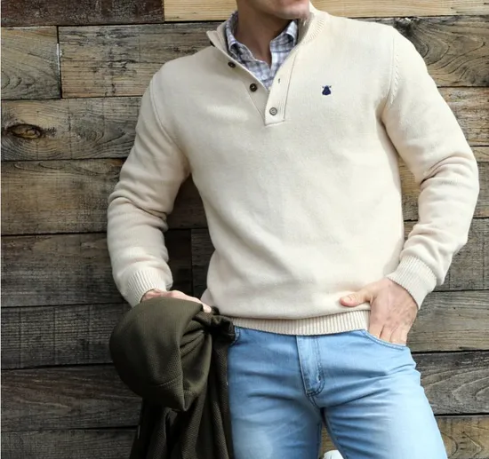 Men′fashion Sweater 100%Cotton Knitting Garment Pullover with Embroidery and Button 
